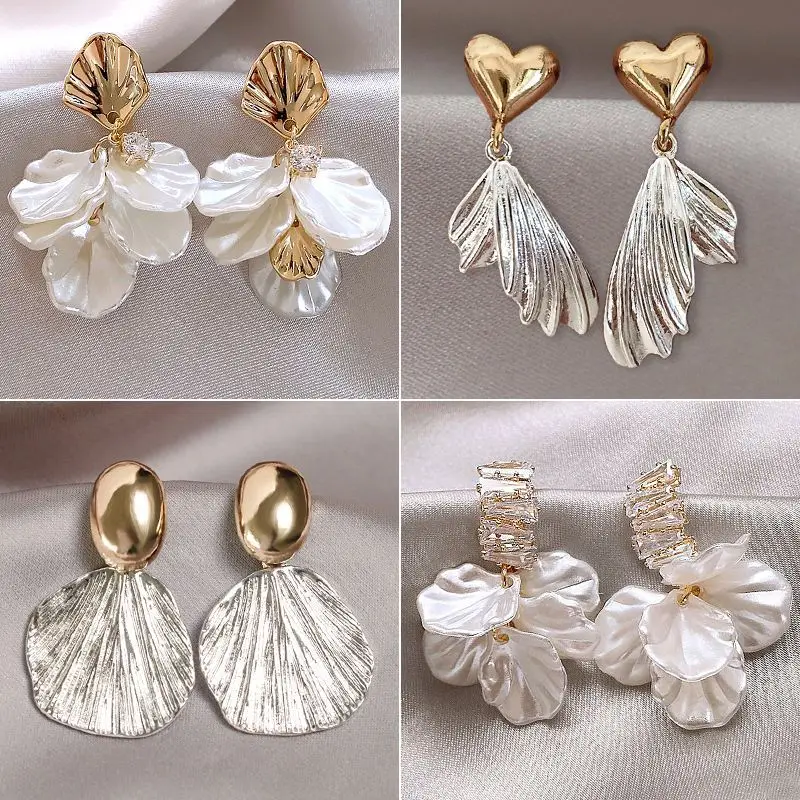 White Flower Shell Ear Clips Earrings Women's Temperament Niche Design Pearl Shell Clip Earrings No Piercing for Wedding Party