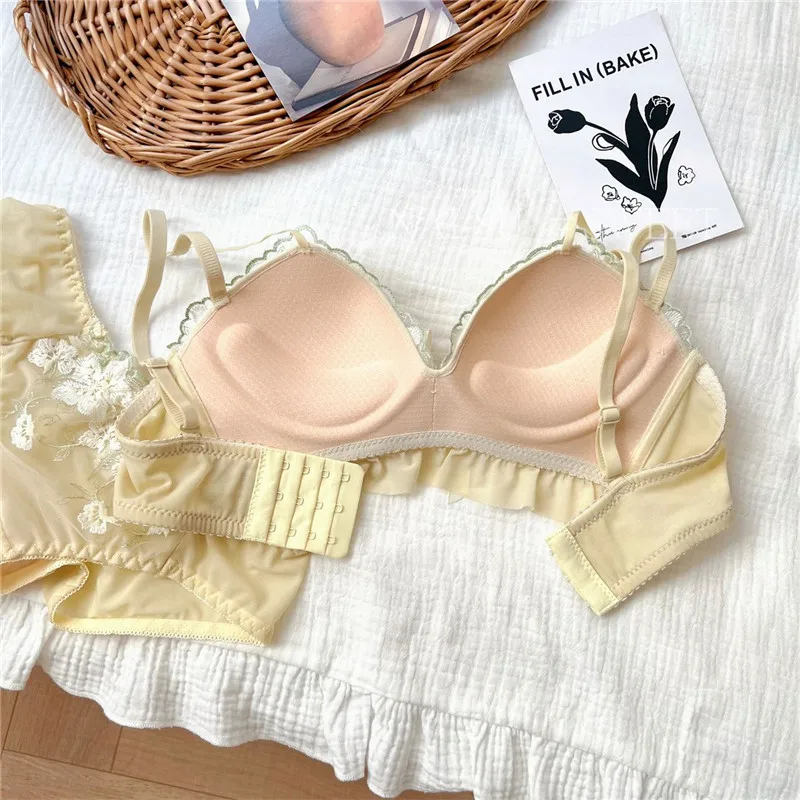 Sexy Lace Underwear Women Bra for Little Chest Gathers Wireless Bras Girl Embroidery Push Up Brasieres Female Seamless Bralette