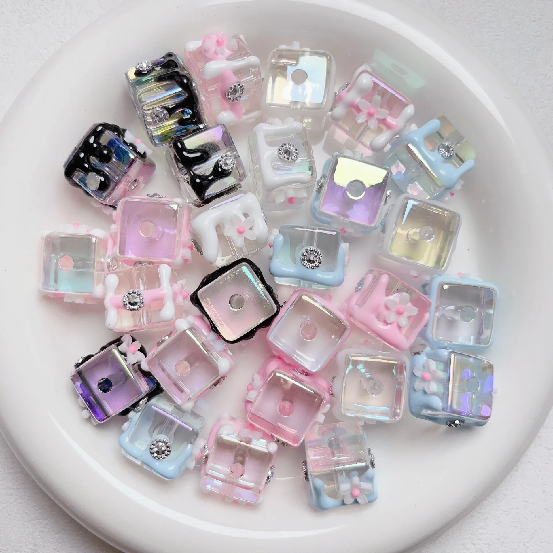 

Fresh New Resin Flowers Decorated Oil Drop Transparent Colorful Cube Square Acrylic Beads For Bracelet Necklace DIY 20pcs 15mm