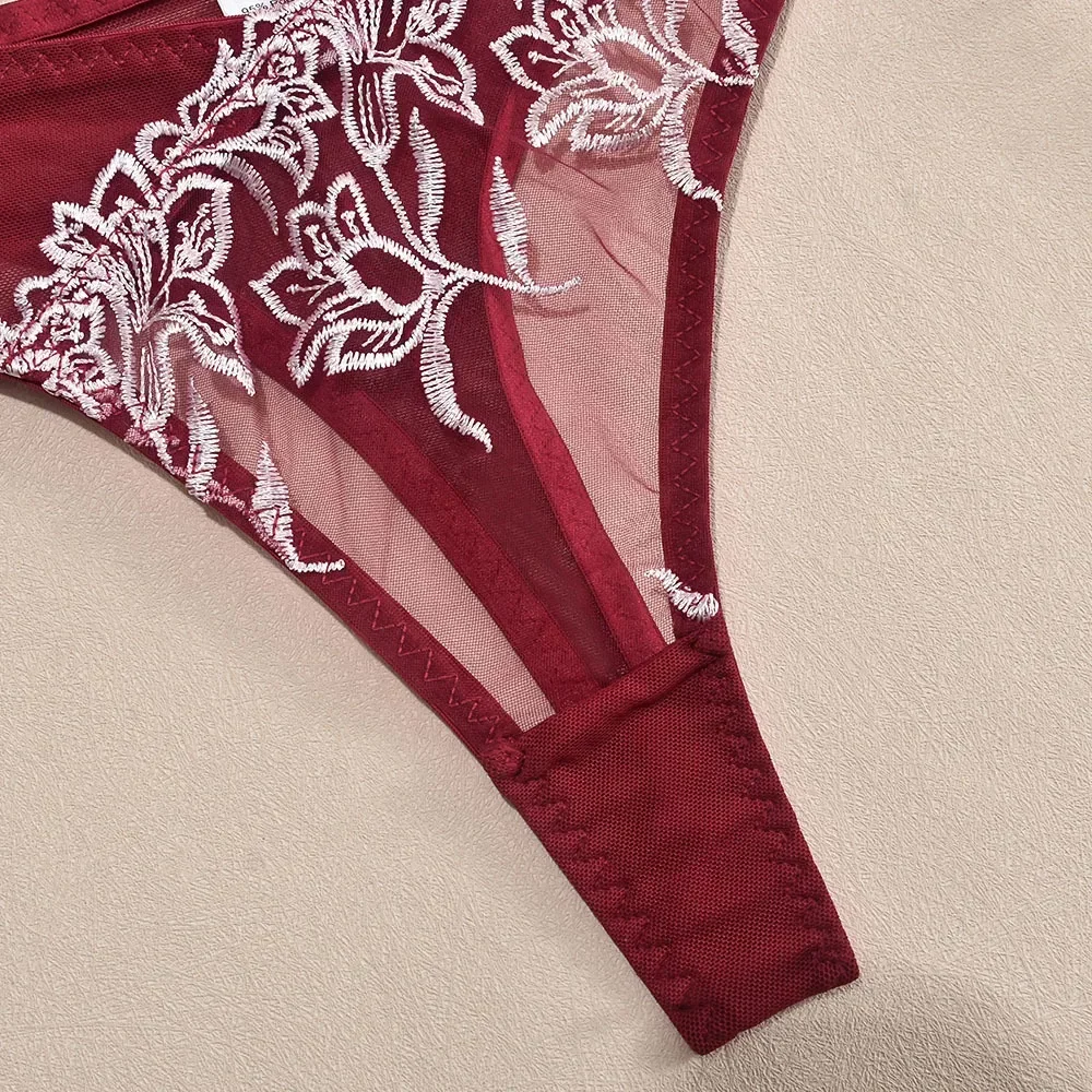 Set di lingerie velata con ricamo floreale Set di biancheria intima da donna in 2 pezzi con reggiseno trasparente + slip Intimo rosso per San Valentino