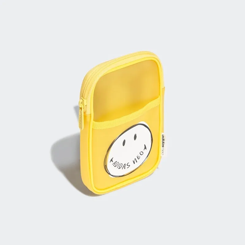 아디다스 네오 플레이풀 파우치, 도시 탐험 및 레저 활동을 위한 생기 있고 견고함