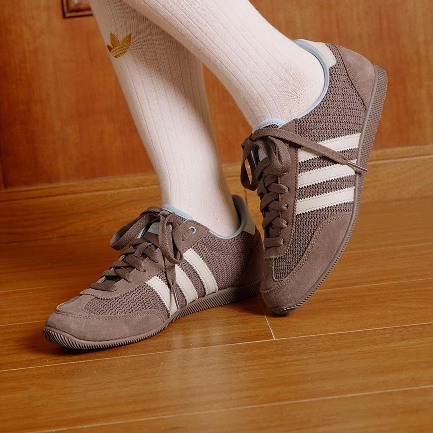 

Adidas Originals Women's Retro Lace-Up Casual Sneakers JR7159