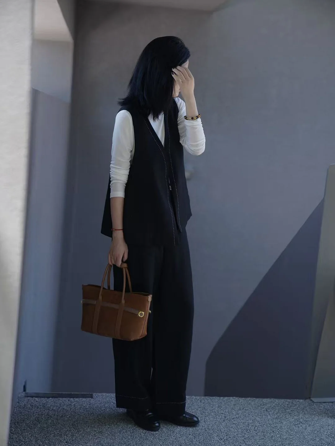 

Модный корейский шерстяной костюм, женский жилет с v-образным вырезом, повседневные брюки, осенний свободный комплект из двух предметов для поездок на работу и ветер