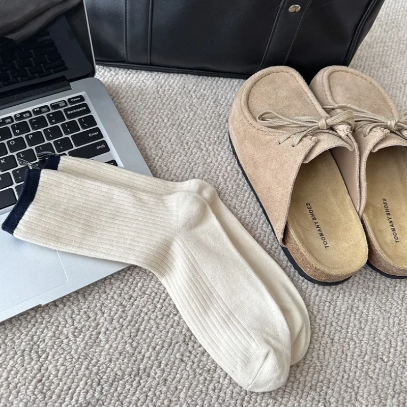 4 Paar Damen-Socken für Herbst und Winter, farblich abgesetzt, marineblau, vielseitig einsetzbar, einfache, bequeme, lässige Mid-Tube-Socken