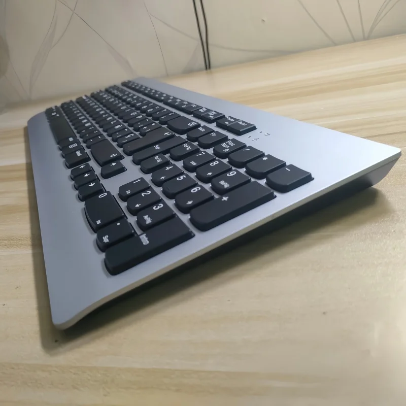 

Для испанской раскладки комбинированной беспроводной клавиатуры и мыши Lenovo KBRFBU71