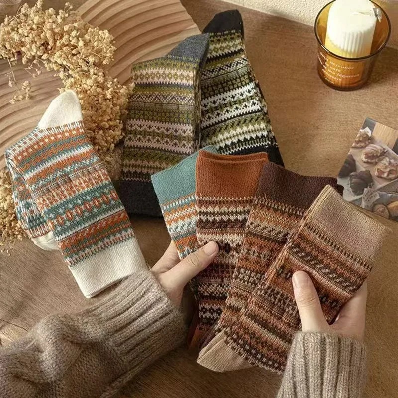 5 pares de vestido deportivo de invierno calcetín de pila gruesa Otoño Invierno estilo étnico grueso media pantorrilla Retro mujeres al por mayor 8W147