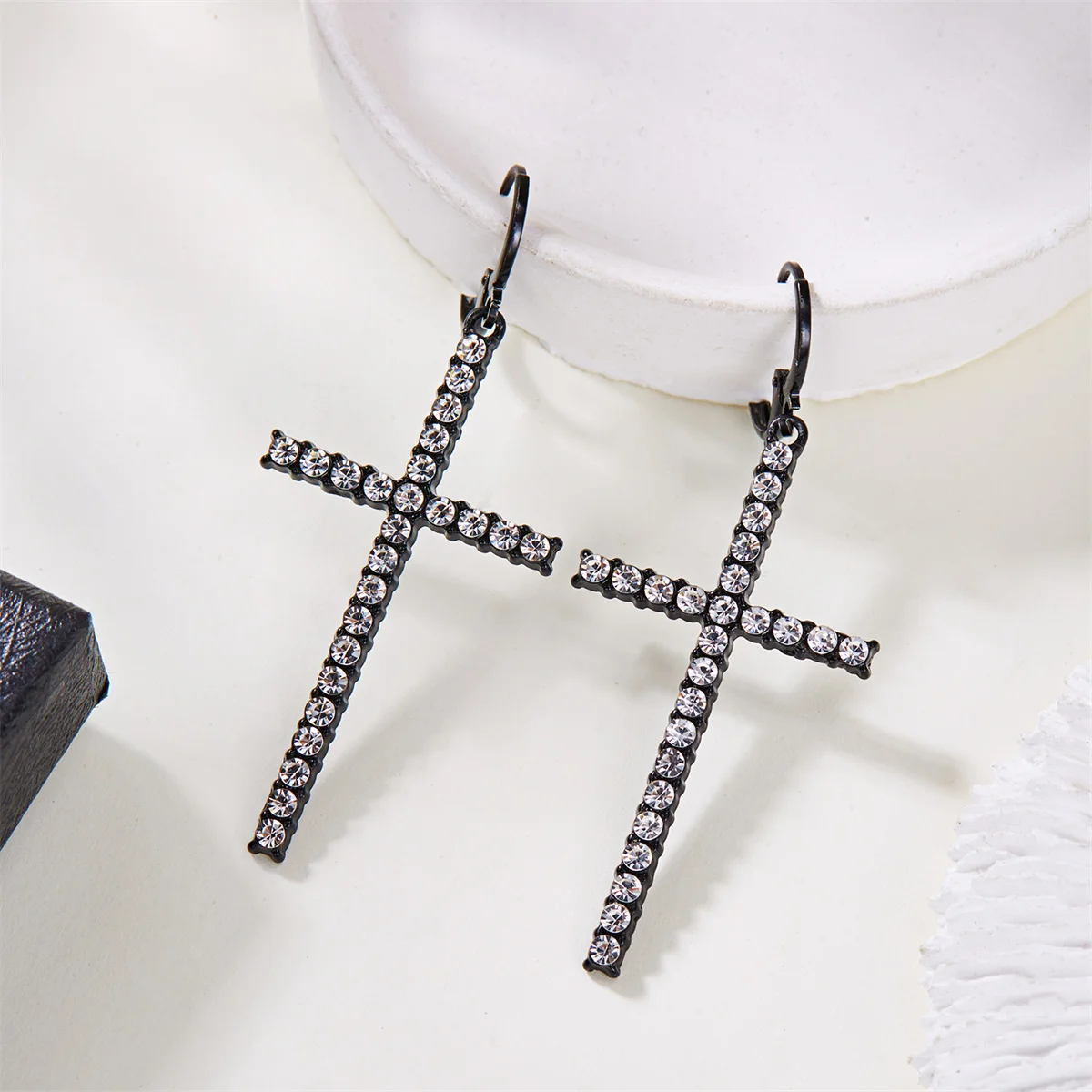 Pendientes minimalistas de moda con forma de cruz de perla de imitación de circón para mujer, aretes colgantes de cruz de Jesús gótico Punk, joyería de fiesta