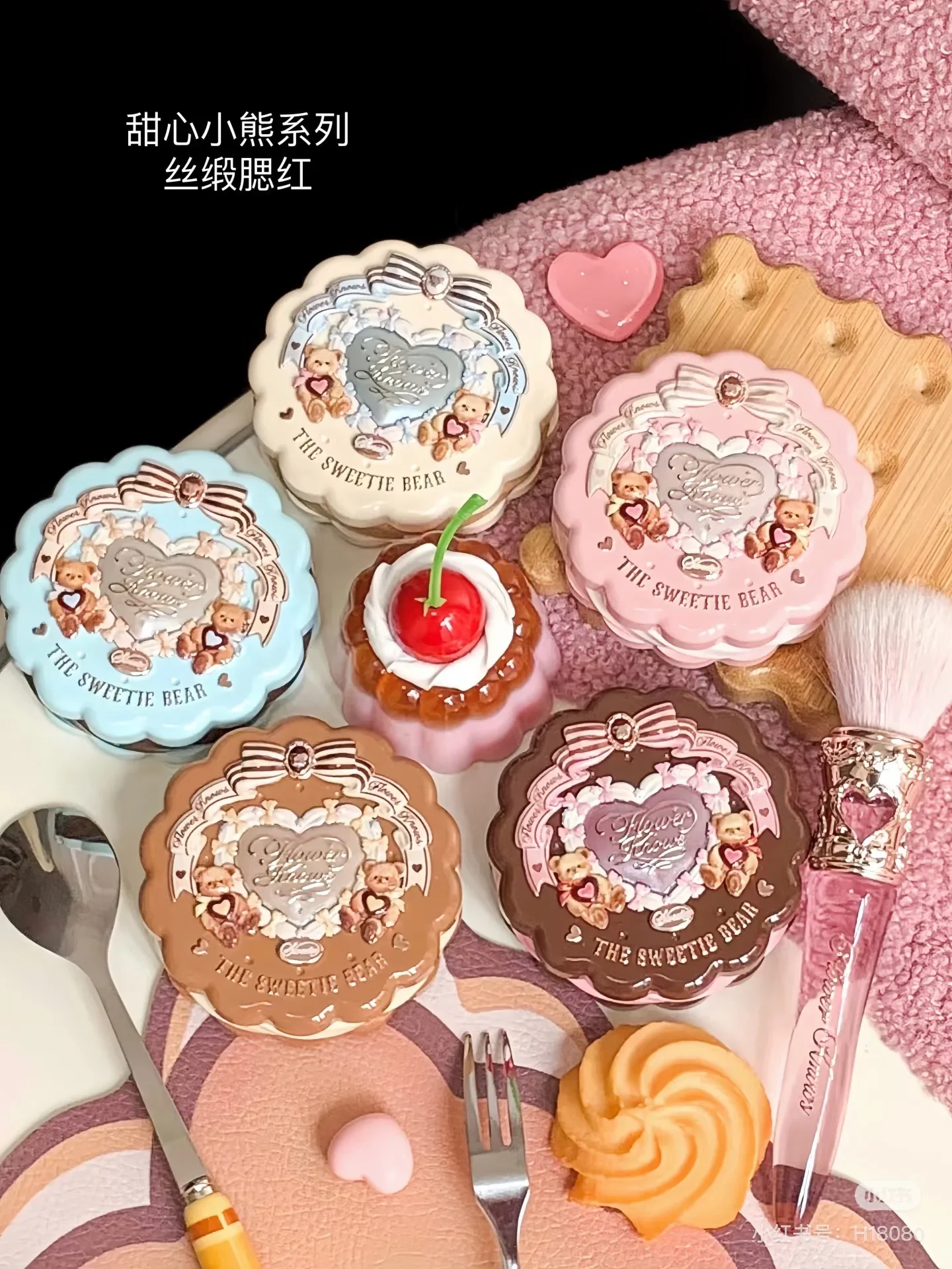 

Цветок знает сладкий медведь с тиснением румянДлинная водостойкая палитра румян для макияжа