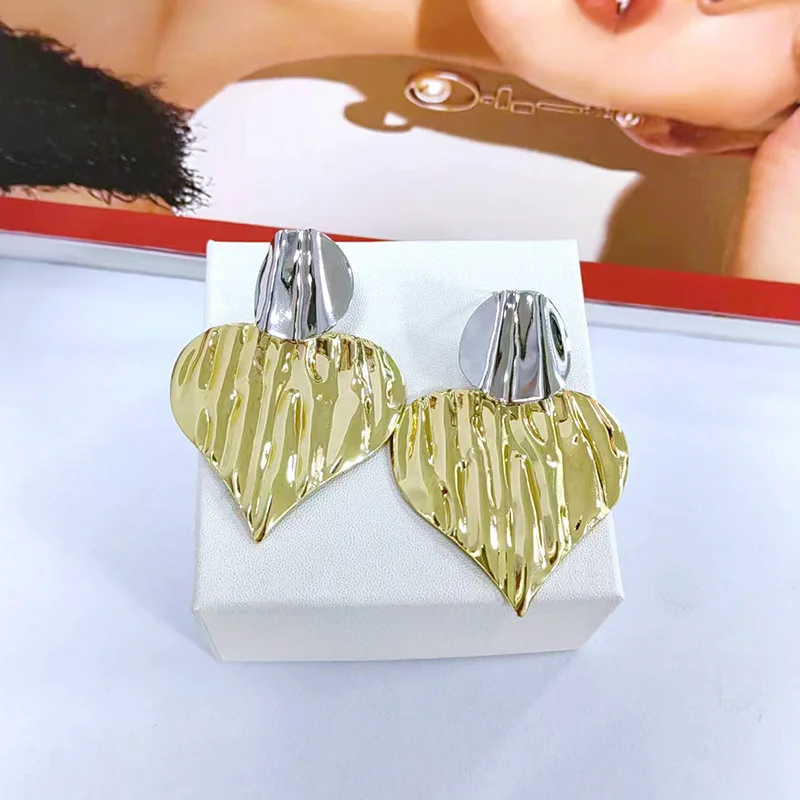 Fashion cross-border earrings gold and silver color-blocking love earrings irregular fold heart-shaped earrings party gift