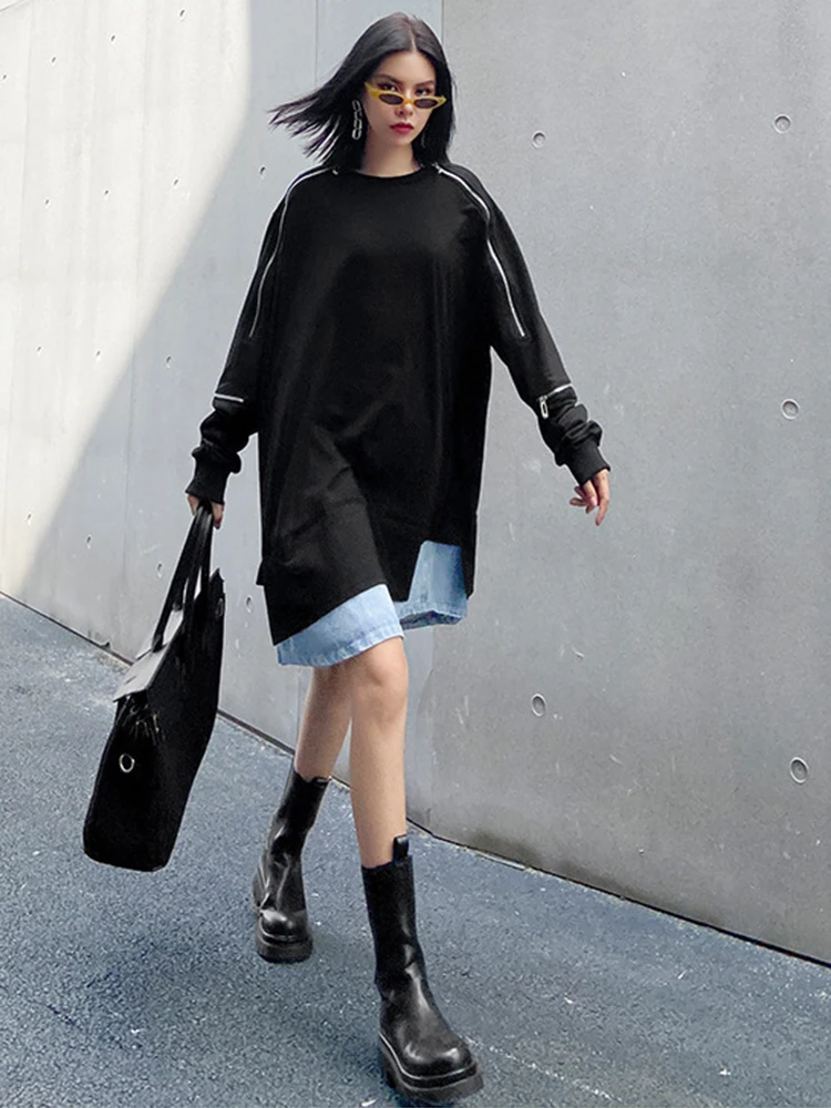 [EAM] Women Black Denim Hem Zipper Big Size Casual Long T-shirt New Round Neck Long Sleeve Fashion Spring Autumn 2024 1DF6030