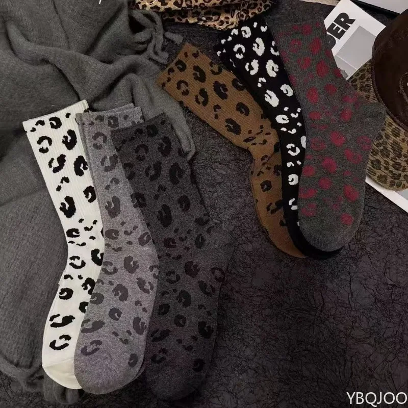 5 pairs Casual comfortable leopard print socks women autumn winter new retro fashionable versatile women's socks