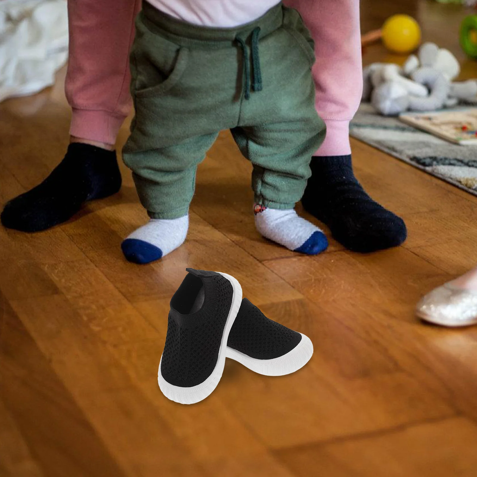 زوج واحد من أحذية المشي للأطفال الصغار، نعل مرن شبكي يسمح بمرور الهواء، أحذية مشي أولى مريحة ومرنة للأطفال