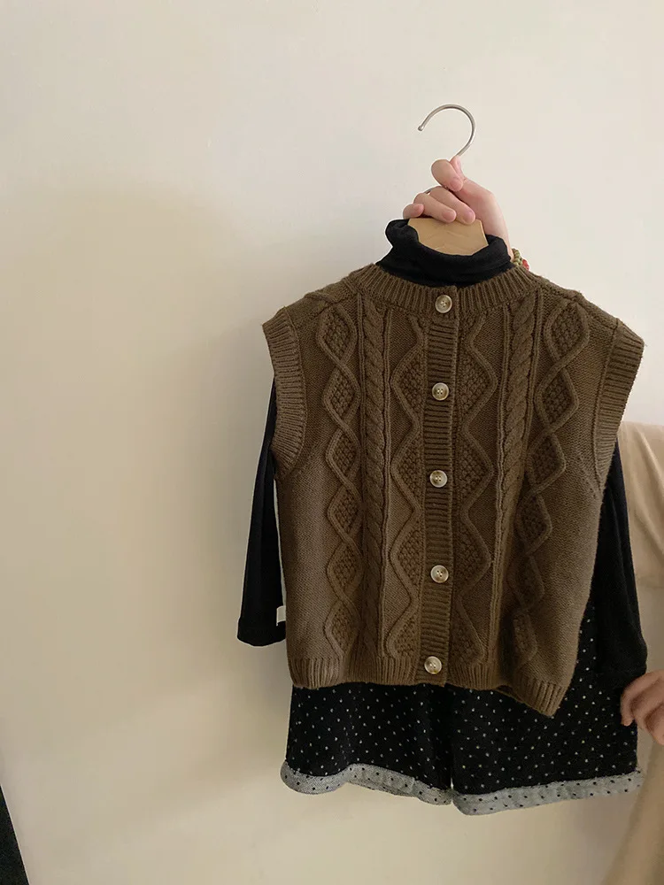 Girls Suit 2024 Autumn New Childrens Wear Korean Baby Girl Twist Knitted Waistcoat Base Shirt Polka Dot Pants Three-piece Set image 6