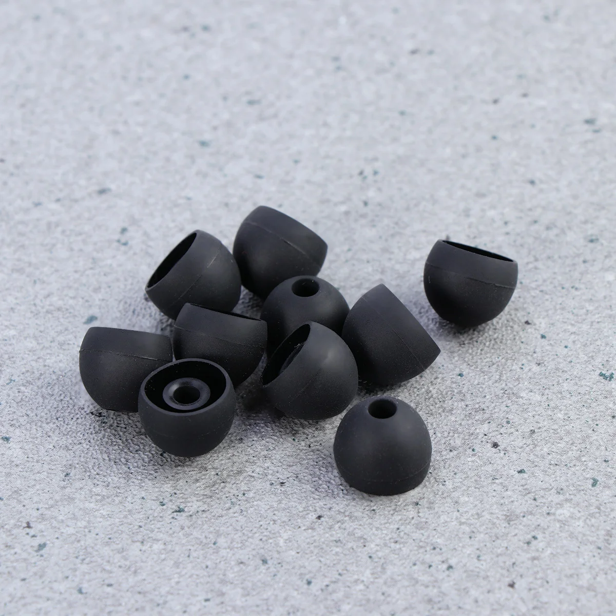 

10pcs 13Mm Ear Tips For In-Ear Earphones Noise Isolating Silicone Ear Tips Soft Comfortable Fit Earbud Caps Black