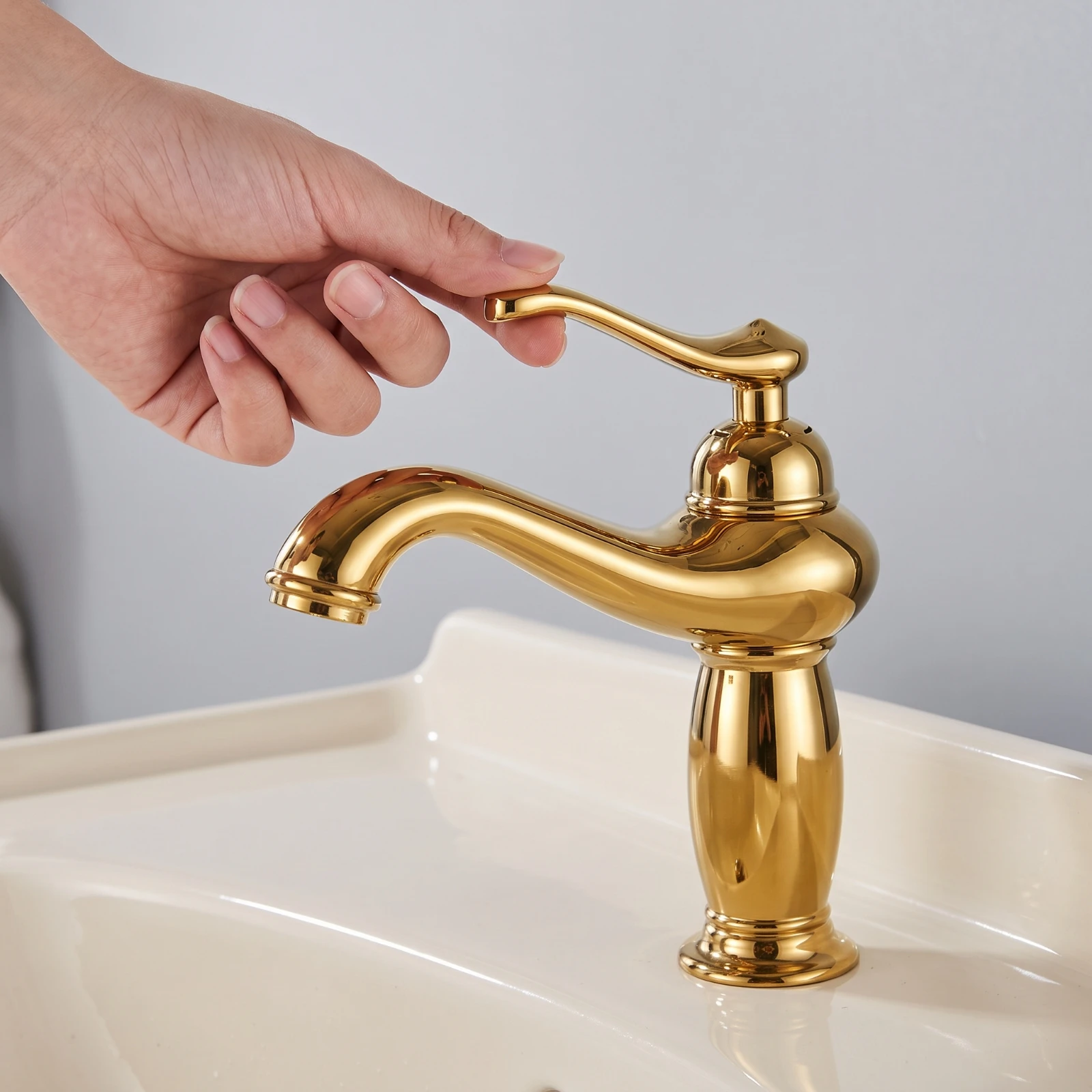 Single-Handle Basin Mixer Tap Retro Bathroom Faucet with Single Lever Basin Mixer with Curved Spout Vintage Glossy for Vanity