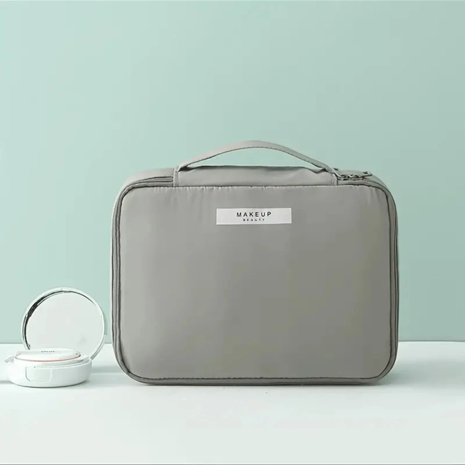 

Large Capacity Cosmetic Travel Organizer Bag - Stylish and Convenient Essential Holder for Trendy On-the-Go Travelers - Minimali