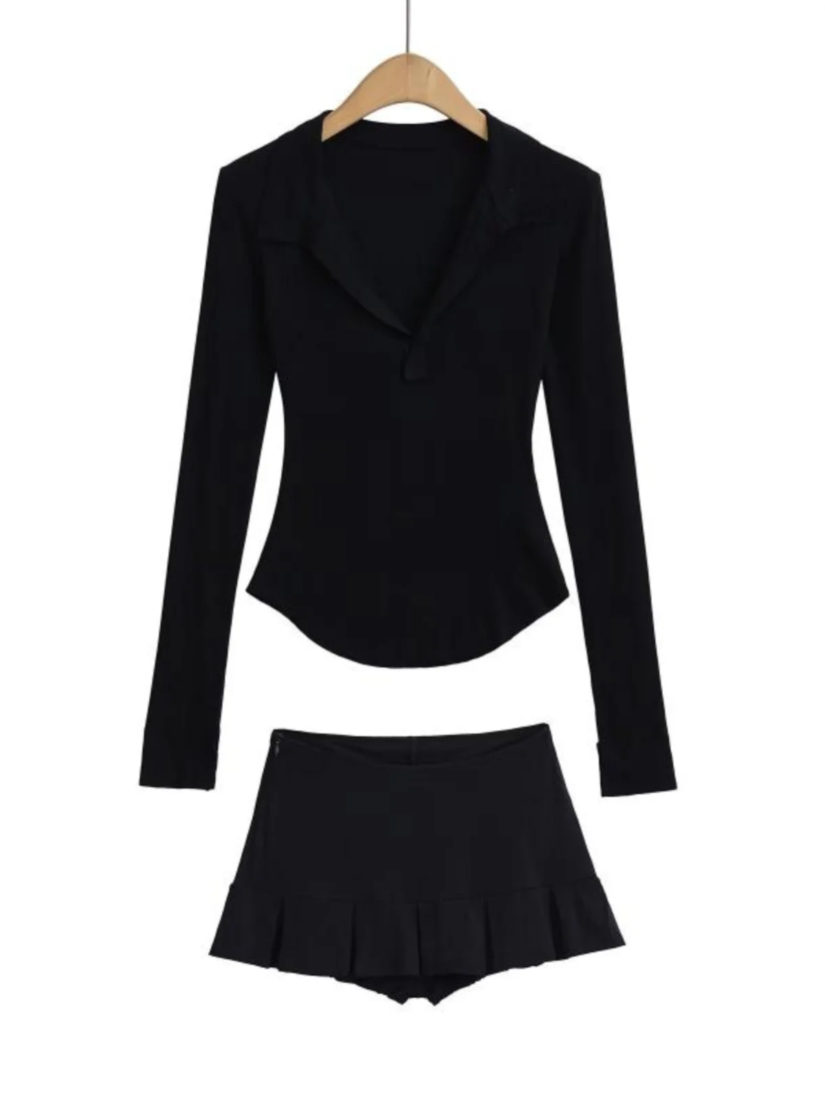 우아한 긴 소매 브이넥 여성 세트 순수한 매력의 스파이시 걸 스타일 허리라인을 돋보이게 하는 스커트와 헴라인 티셔츠 및 반바지