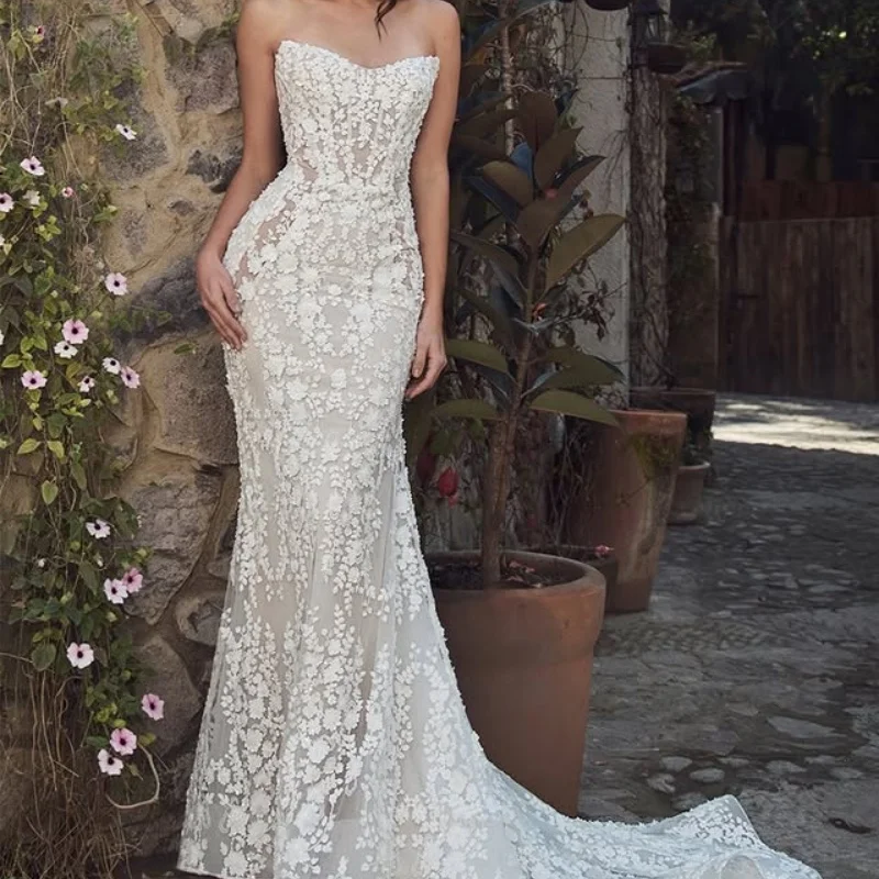 فساتين زفاف مزينة باللون الأبيض العاجي بدون أكتاف على شكل ذيل السمكة ملصق على شكل زهرة ذيل طويل فساتين زفاف مصنوعة حسب الطلب