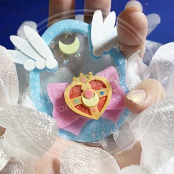 Super cute, the moon transforms into an egg shape, with replaceable badges and a clear transparent silicone and shake mold.