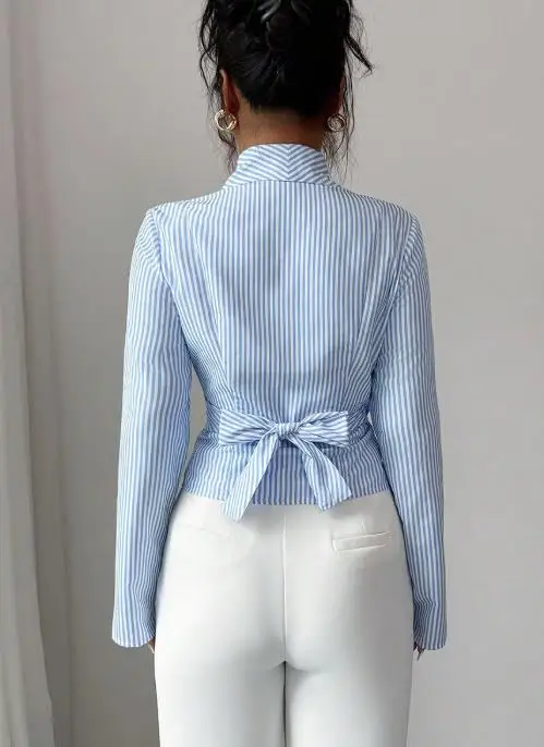 

Autumn 2025 New Striped Printed Lapel and Waist Cinching Lace Up Shirt for Women's Fashionable Commuting Slim Fit Short Shirt