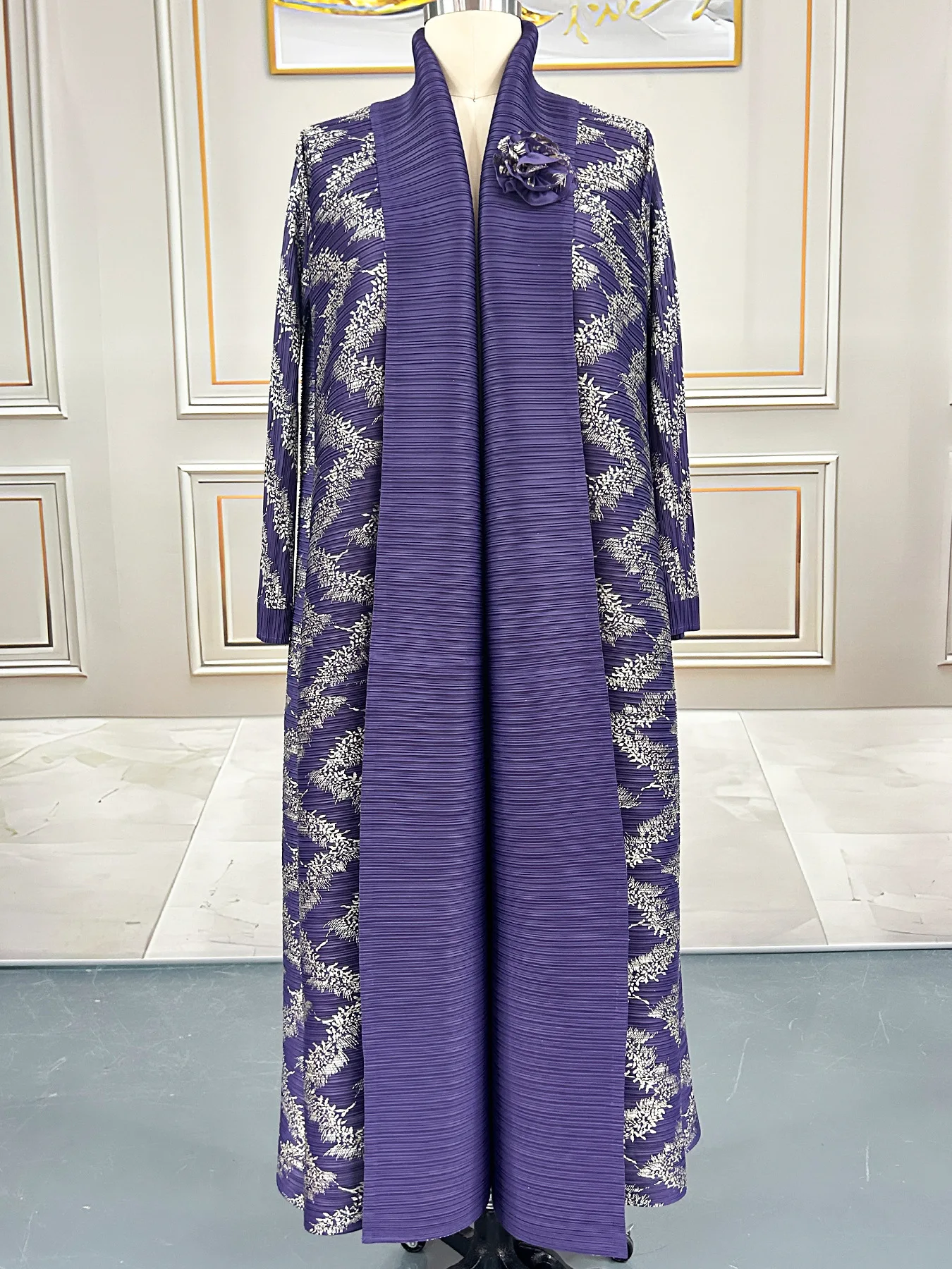 

Middle East popular Arab women's clothing Abaiya robe Miyake pleated gold-plated long-sleeved jacket