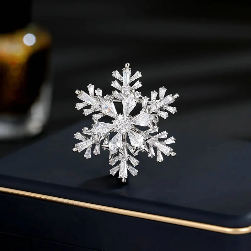 Chinese Style Lucky Rotating Snowflake Brooch Sparkling Zircon Elegant Winter Anti Exposure Safety Pin For Women Daily Wear Gift