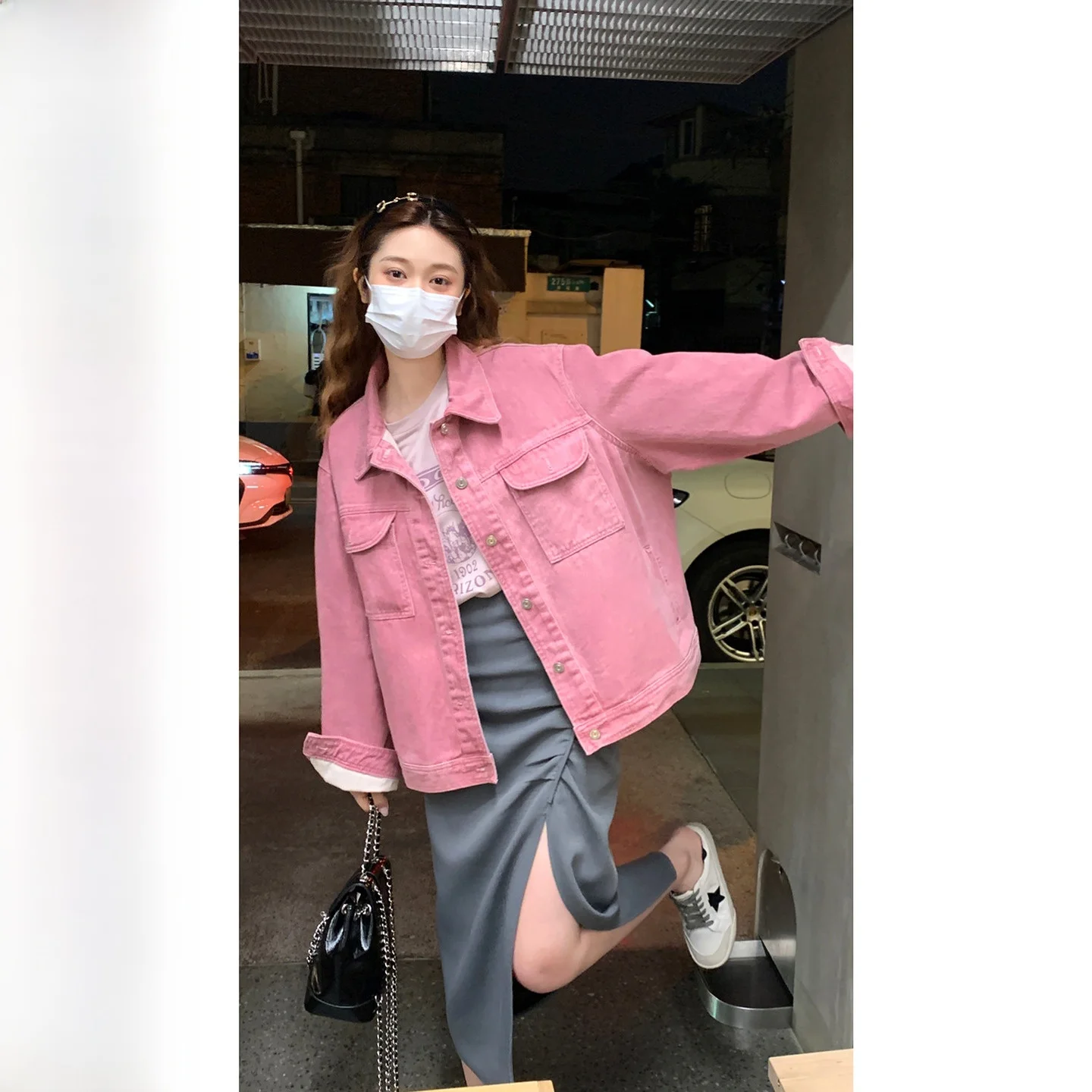 

Розовая джинсовая куртка женская повседневная винтажная в рабочем стиле, приталенная, весенняя, хлопковая, с длинными рукавами, воротником и застежкой на пуговицах