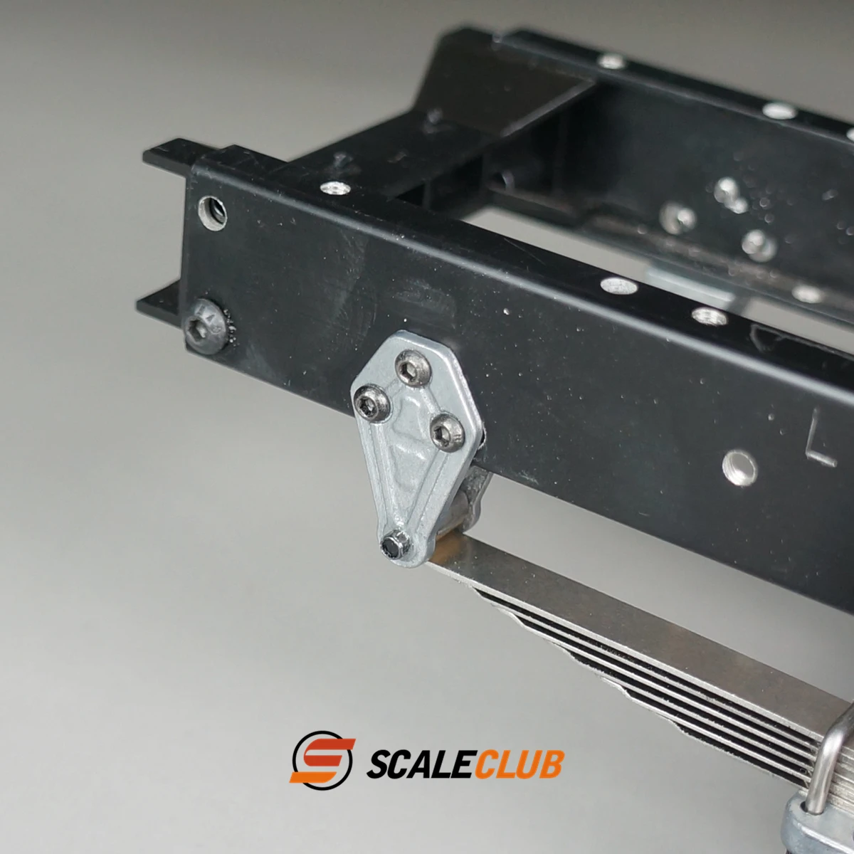 Scaleclub รุ่น 1/14 รถแทรกเตอร์โคลนหัวรถบรรทุก DIY ด้านหน้ายก Lugs แผ่นเหล็ก Lugs สําหรับ Tamiya Lesu สําหรับ Scania Man