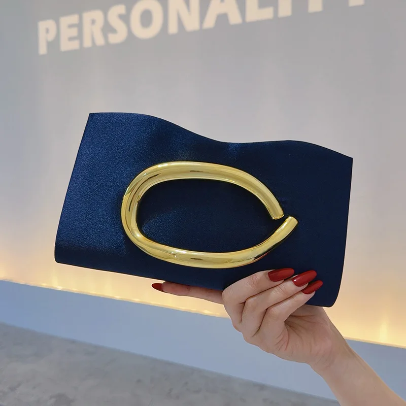 

Niche design dinner bag women's 2026 new fashion versatile chain banquet small square bag shoulder messenger bag