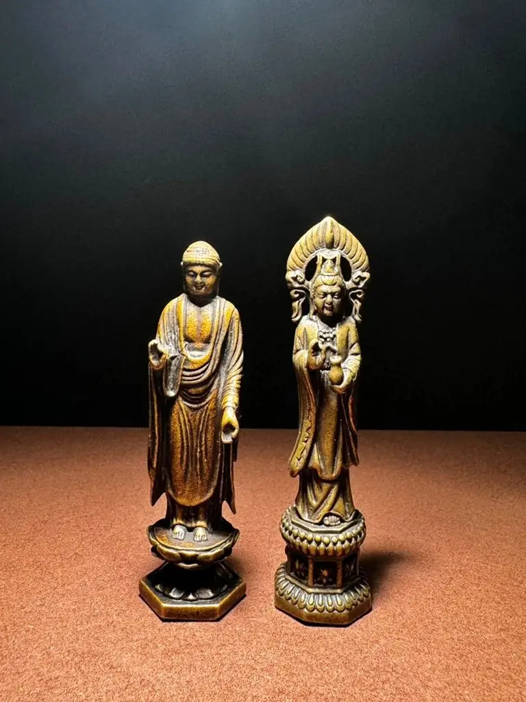 Retro brass micro carved Guanyin mini enshrined Buddha ornament