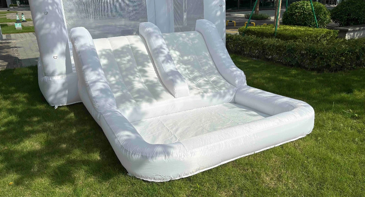 Castillo hinchable blanco, casa para saltar, tobogán para niños, casa hinchable con juguetes al aire libre con bomba de aire sopladora