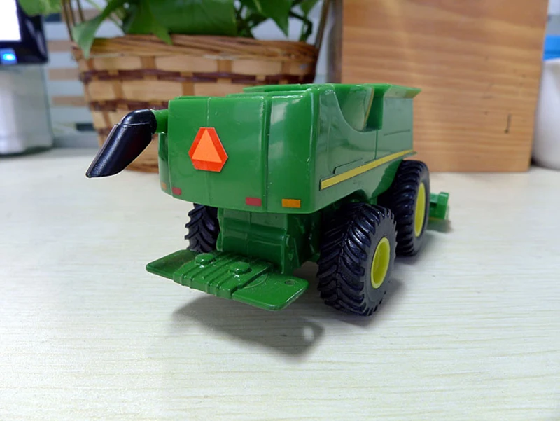 ERTL Diecast Alloy 1:64 Scale Combine Harvester Agricultural Vehicle Cars Model Adult Toy Classics Souvenir Gifts Static Display