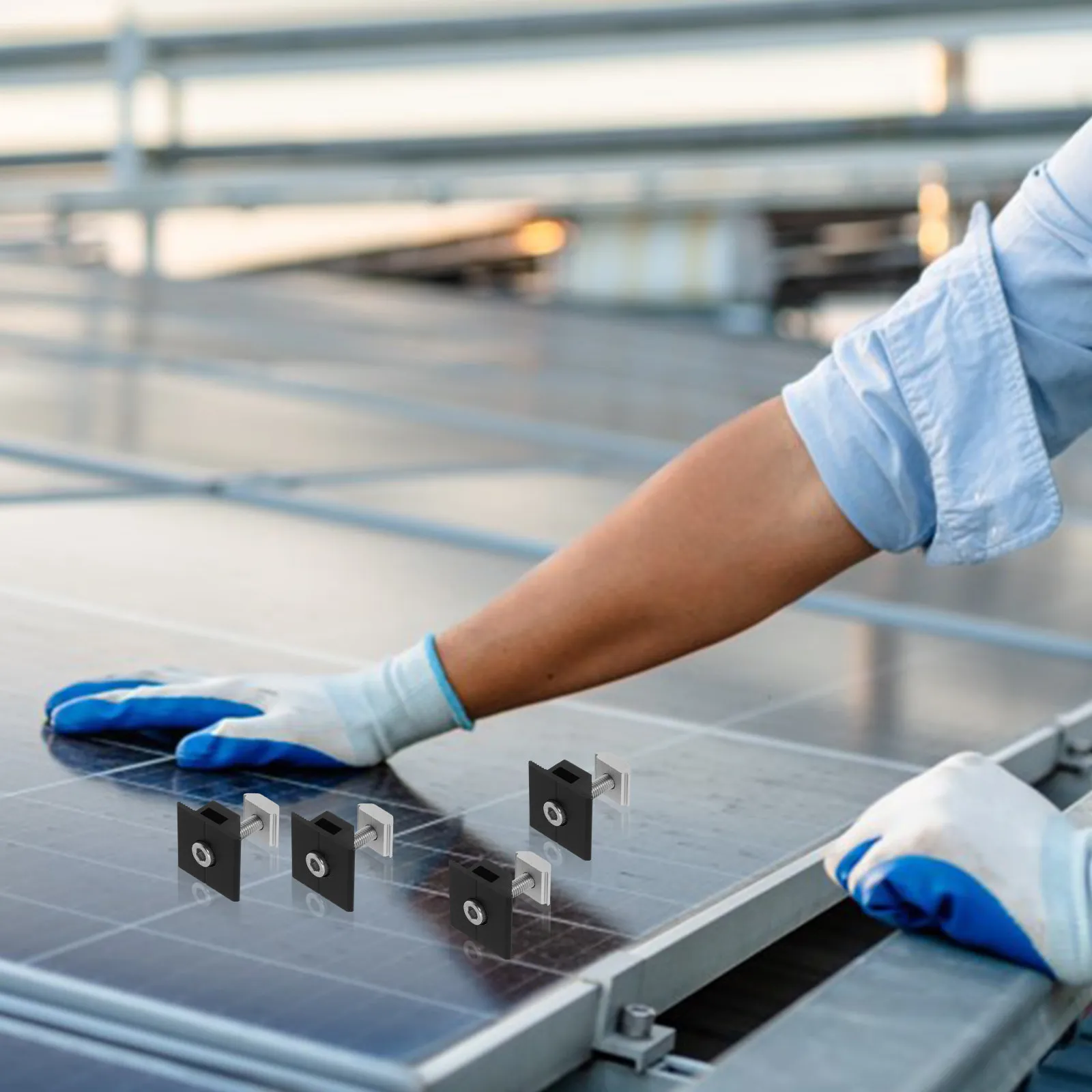 

4 шт. средних зажимов для солнечных панелей с предварительно просверленными отверстиями и винтами M8 для надежного крепления на различных поверхностях.