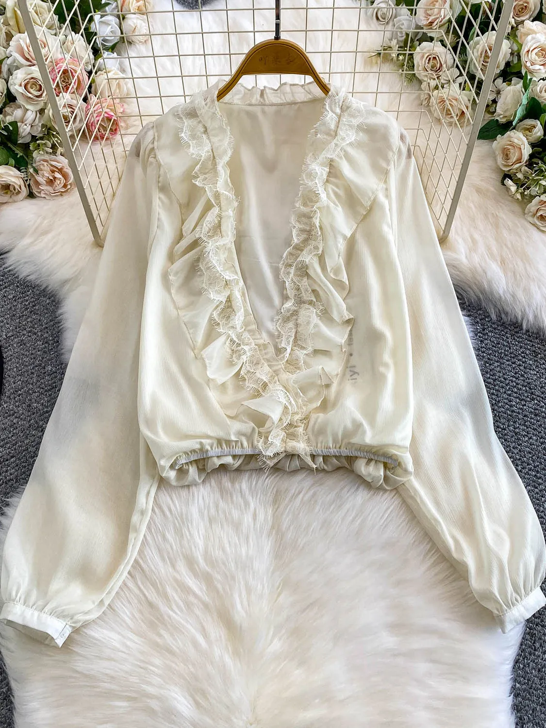 Blus Wanita Model V-Ne dengan Renda, Bahan Chiffon Tipis untuk Musim Panas, Gaya Korea, Cocok untuk Kerja, Panjang Sedang, Berwarna