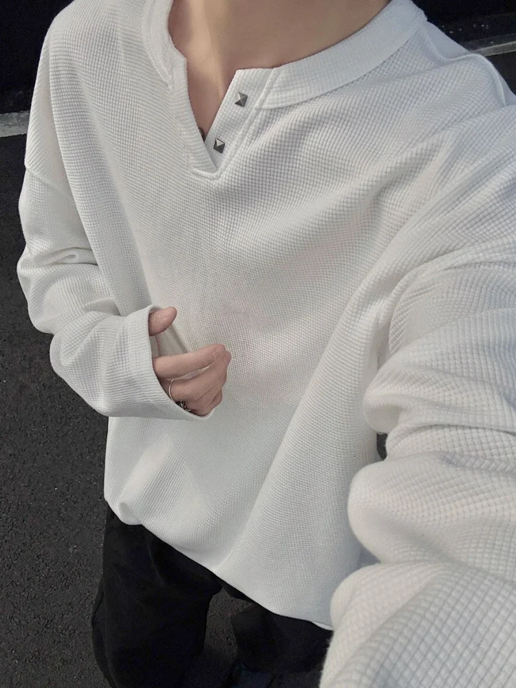 

Мужская футболка с длинным рукавом и V-образным вырезом из плотной вафельной ткани с заклепками, модный бренд, весенняя коллекция, повседневная одежда