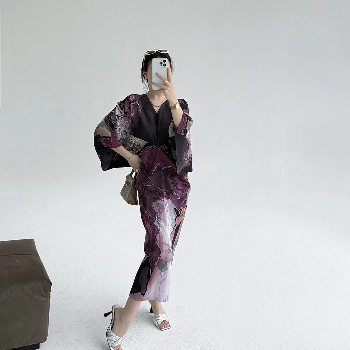 

Miyake Fold 2025 Spring and Autumn New Three Color Printed Bat Sleeve V-neck Dress for Women, Loose Fold French Long Dress