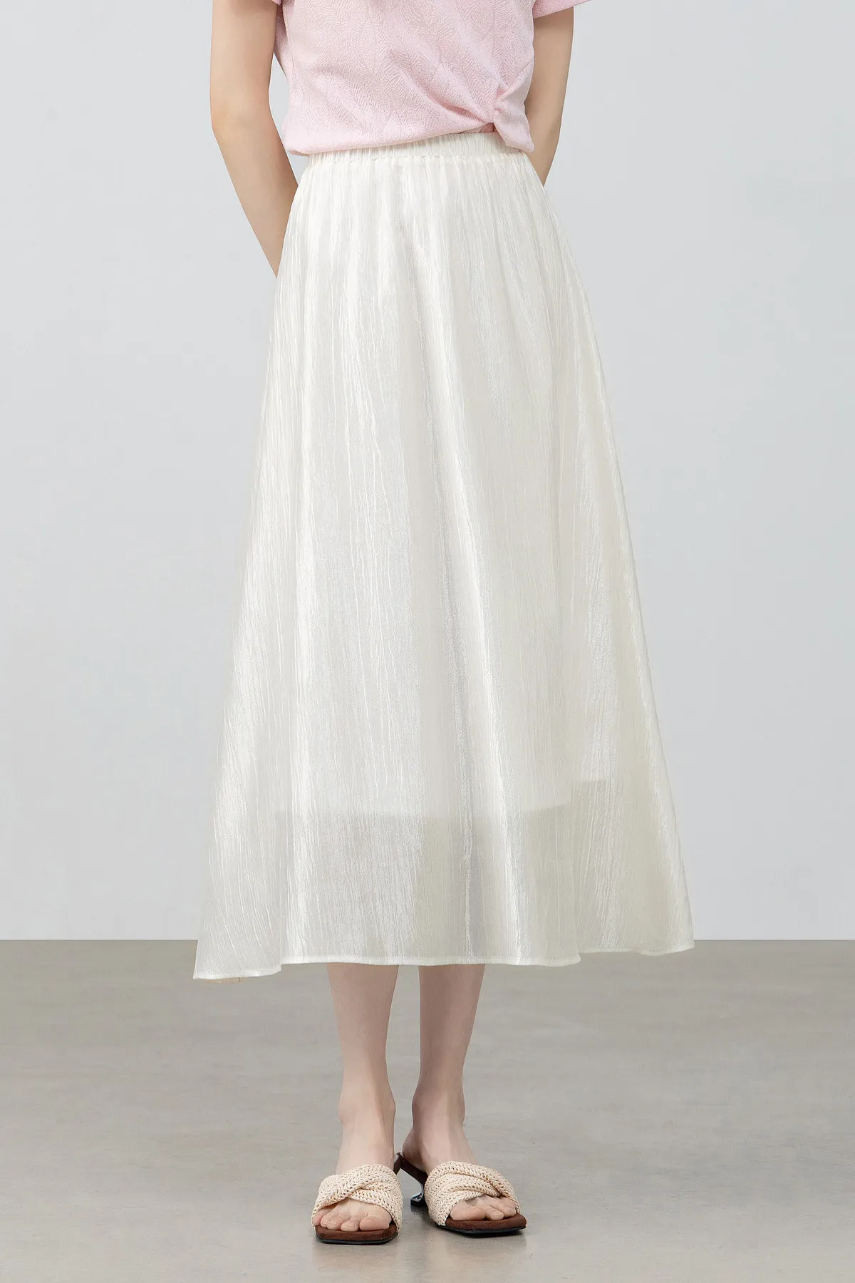 SENTUBILA Eleganter Satin-Plissee-Midirock für Damen, Sommer 2026, elastische Taille, glänzende Textur, fließender Rock für den Alltag 162QG6653 – Detail 15