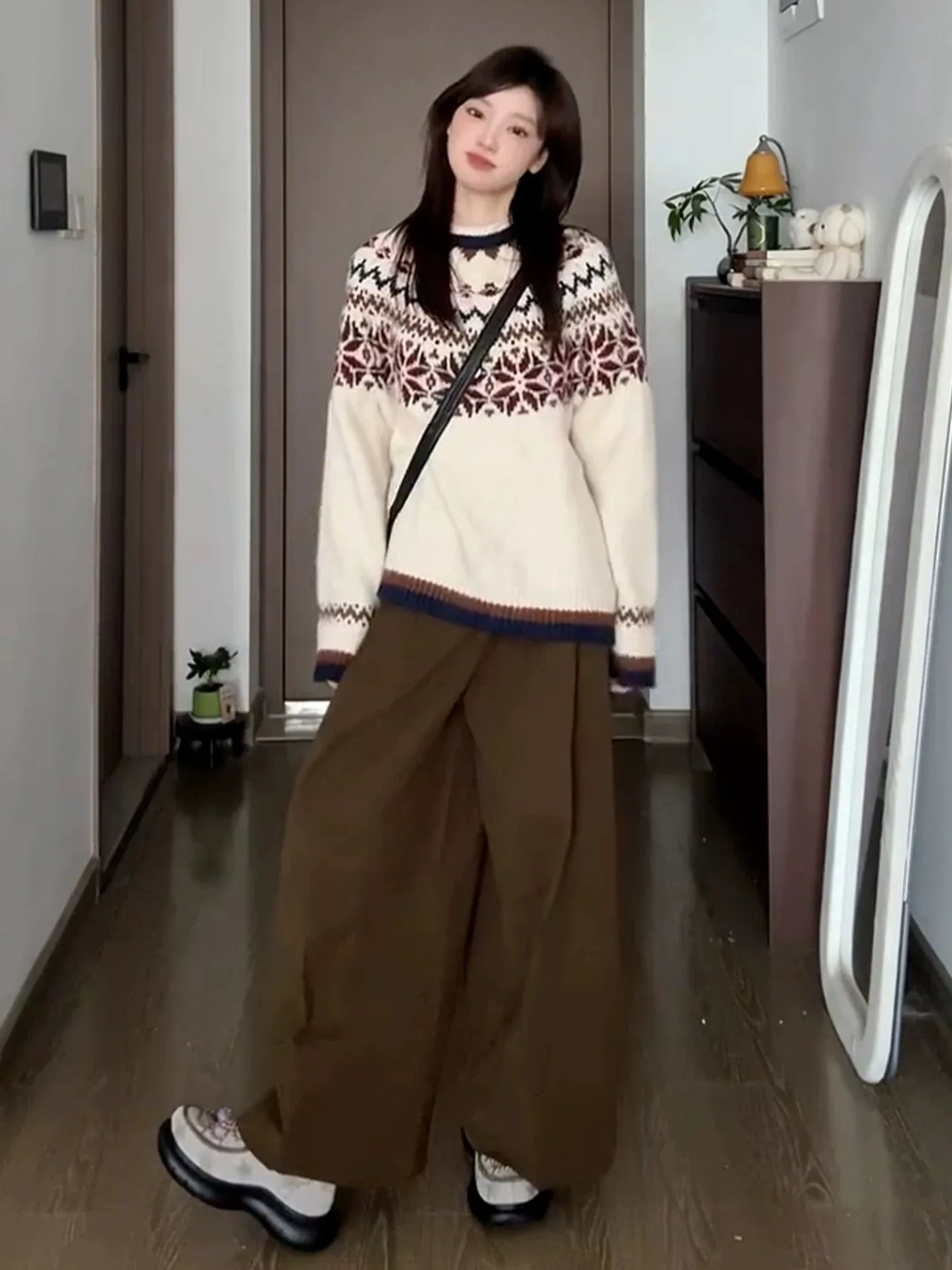 เสื้อสเวตเตอร์ถักไหมพรมสำหรับผู้หญิง ฤดูใบไม้ร่วง ฤดูหนาว ทรงหลวม แขนยาว สวมใส่สบาย เนื้อผ้านุ่ม เหมาะสำหรับใส่ไปทำงาน คอกลม สีพื้น เรียบง่าย สไตล์ลำลอง