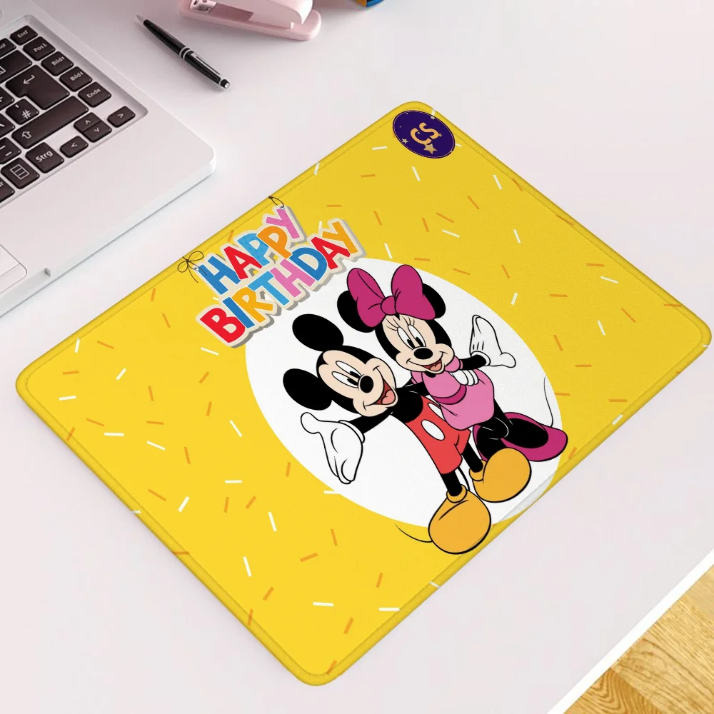 Tapis de souris Minnie Mouse, accessoire de bureau, petit PC, fille de joueur, mignon, table d'anime, polymères, jeu, société de jeu, chaud