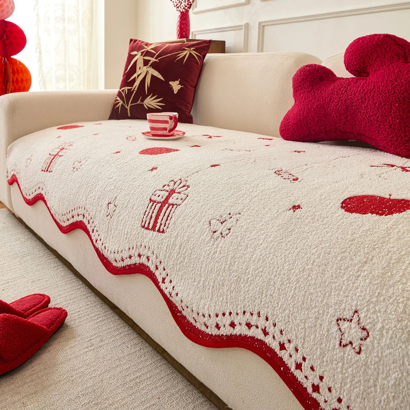 Festive Red Half Velvet Sofa Cushion,Christmas Plush Throw Pillow with Heart Gift Patterns,Cozy Holiday Home Decor for Couch Bed