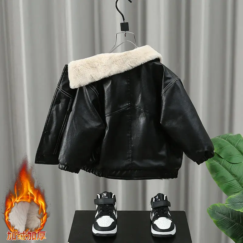 

Кожаные куртки с подкладкой для мальчиков, новинка 2023 года, детские зимние плюшевые бархатные пальто, детская плотная теплая верхняя одежда, отложная одежда для подростков