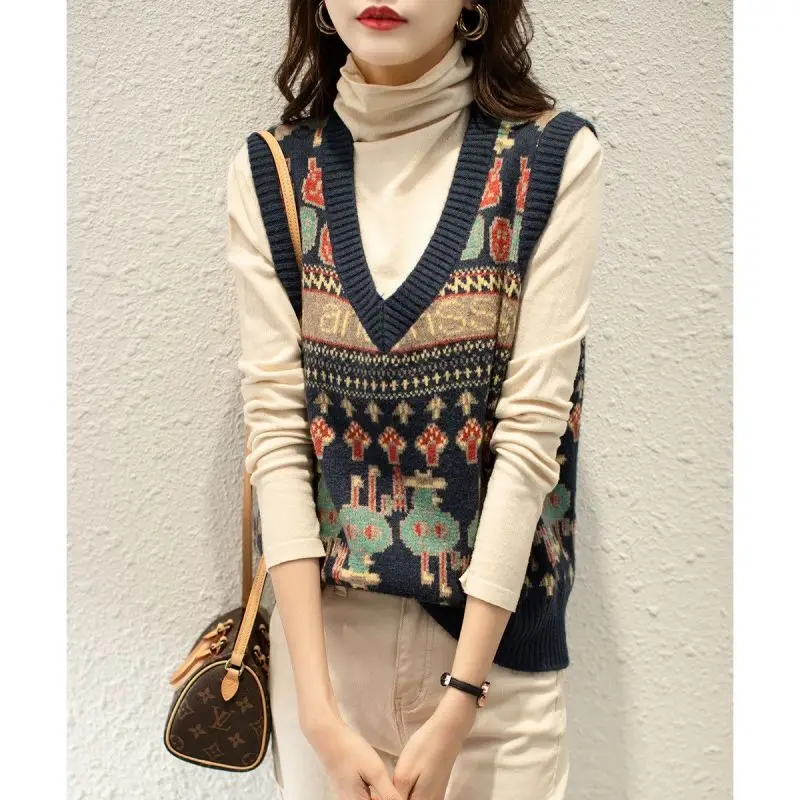 2023 New Autumn and Winter Fashion V-neck Embroidered Thread Knitted Sleeveless Temperament Casual Women\'s Vest Unique Sweater