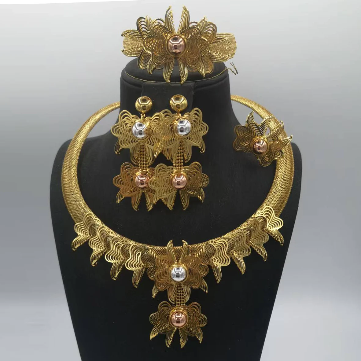 

Заявление, Лидер продаж, комплект трехцветных цветочных украшений, красивый колье-воротник, Brazalete Aretes Anillo, комплект из 4 предметов, подарок на Новый год