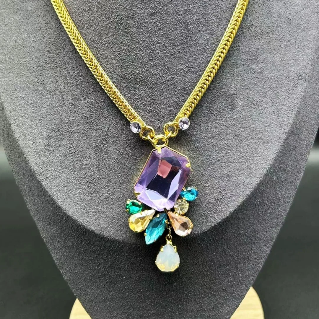 

Bronze Alloy Colored Diamond Necklace Fashion Luxury Heavy Craftsmanship High-Quality Sense of Sophistication Jewelry