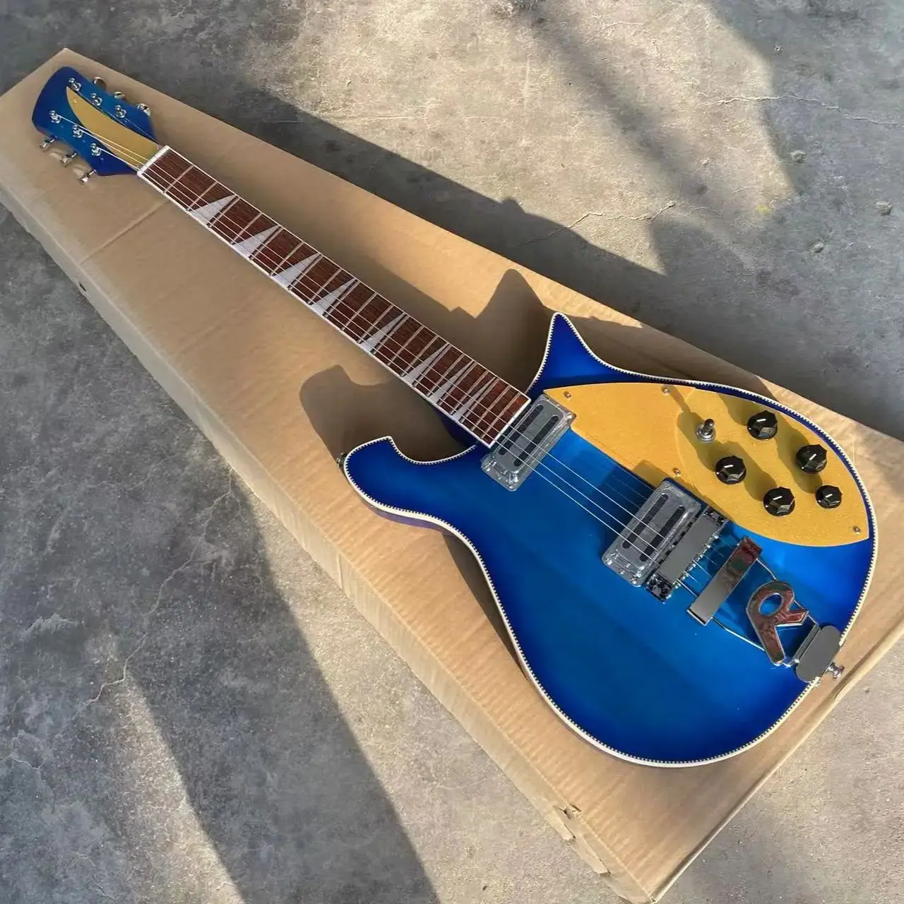 660 Electric Guitar 6 String Tailpiece Blue Color, "R" Shaped Bridge, Gold Pickguard, Checkerboard Binding Guitarra