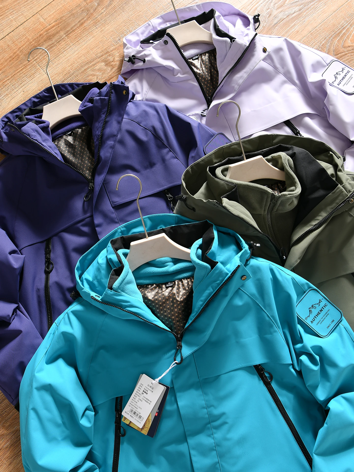 Outdoor Three-in-One Fleece Lined Windproof Water Resistant Couples Style Autumn Winter Jacket Standard Fit Zipper Closure Ho...
