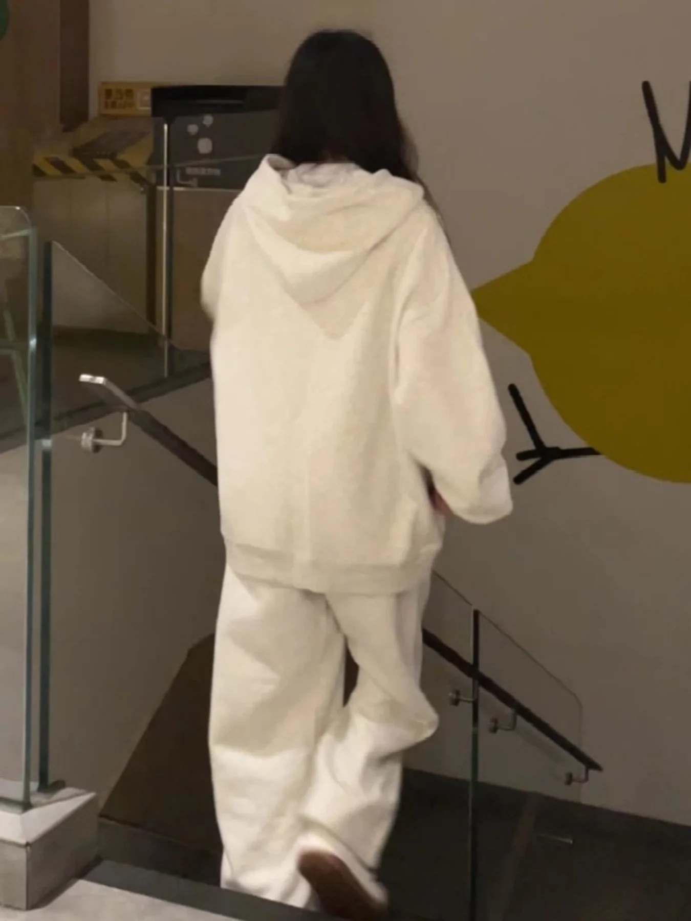 Giacca in felpa da donna Primavera e autunno Nuovo abito sportivo bianco-grigio Sottile con cappuccio Petite Nuova cerniera Casual Versatile set in due pezzi