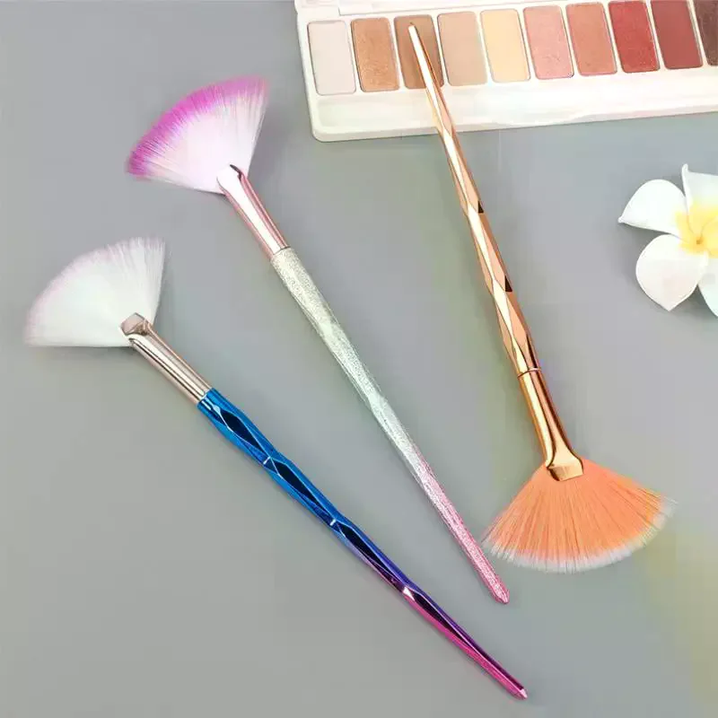 1 brocha de maquillaje grande y plana para resaltar, colorete en forma de abanico, polvo suelto, brocha para la cara, herramienta coreana suave y acogedora de color uniforme para mujer