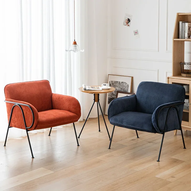 

Скандинавские одноместные комфортабельные диваны: роскошная мебель для небольших квартир, простых модульных домов, спален и балконов, повседневная тканевая мебель