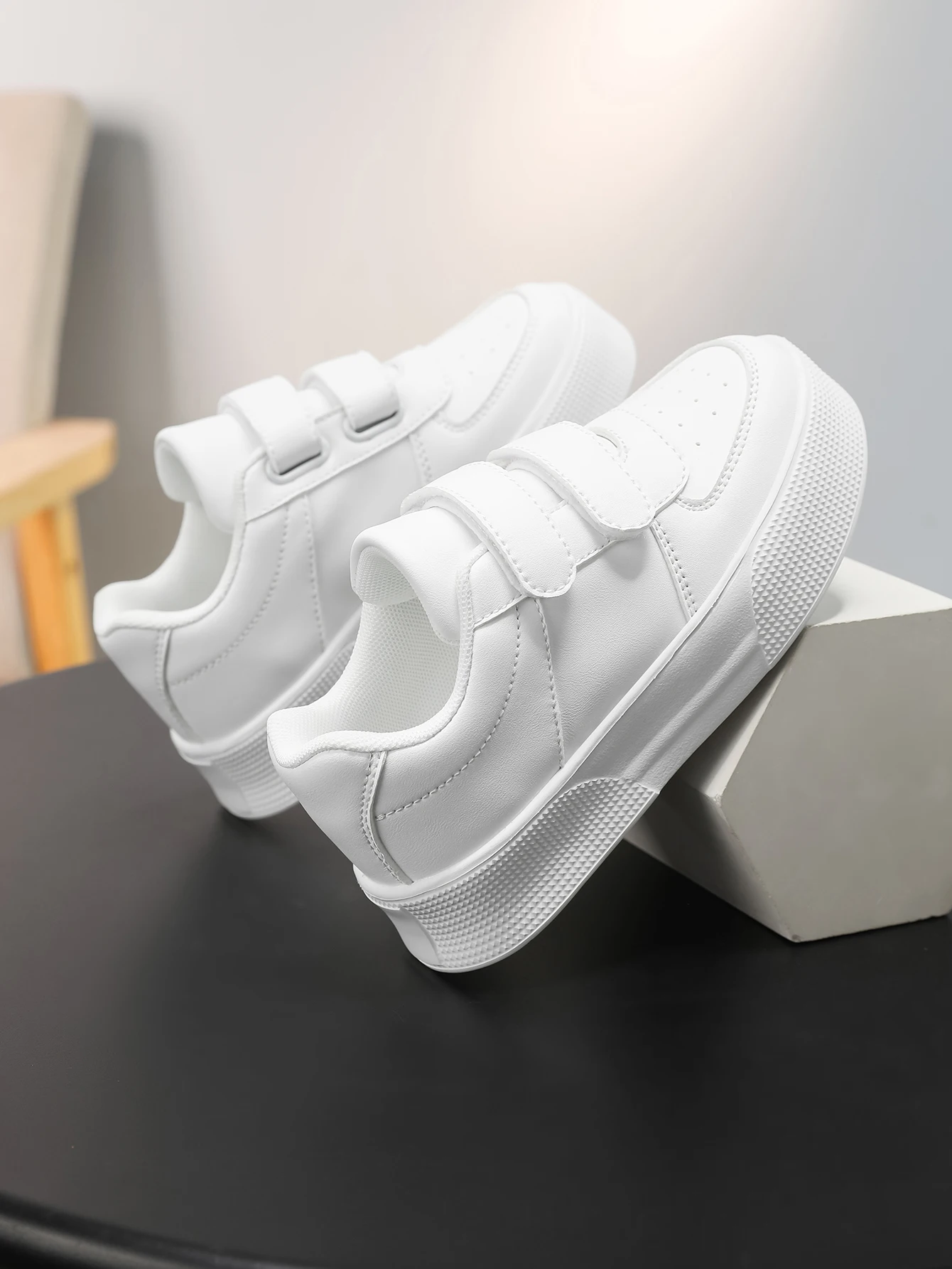

Children's Solid Color Flat Sneakers, Casual Sneakers with Double Velcro Closure, Comfortable for All Seasons, Kidsren's Daily Outdoor Play and Walking, Large Size Kidsren's Shoes for Boys and Girls, Student Campus White Shoes, School Shoes